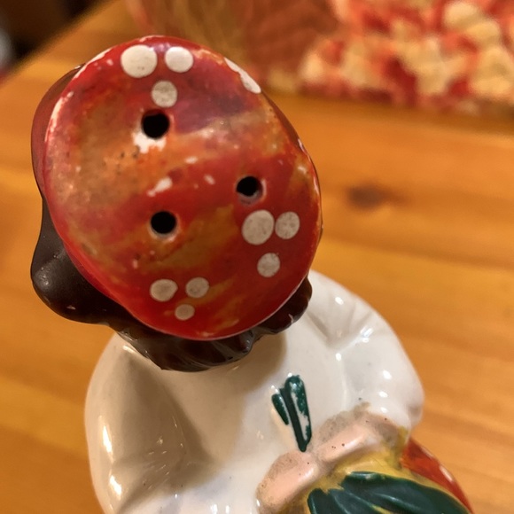 Vintage Wales Norwich kissing Dutch salt & pepper shakers, good condition - Picture 7 of 11